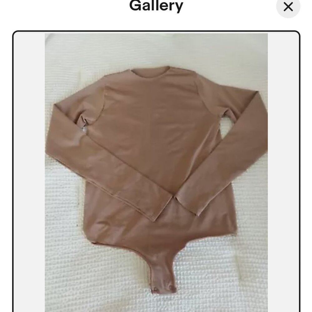 SKIMS essential long sleeve bodysuit S/M